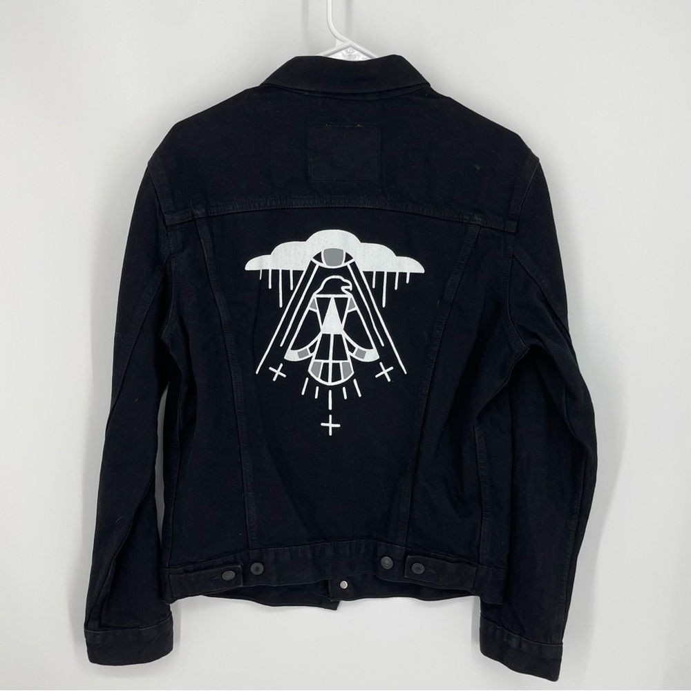 Levi's trucker jacket preacher co. designs logo on the front and back black Sz M